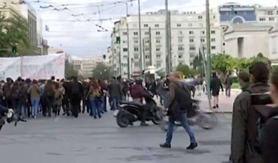 Επεισόδια στην πορεία μαθητών και φοιτητών στο κέντρο της Αθήνας