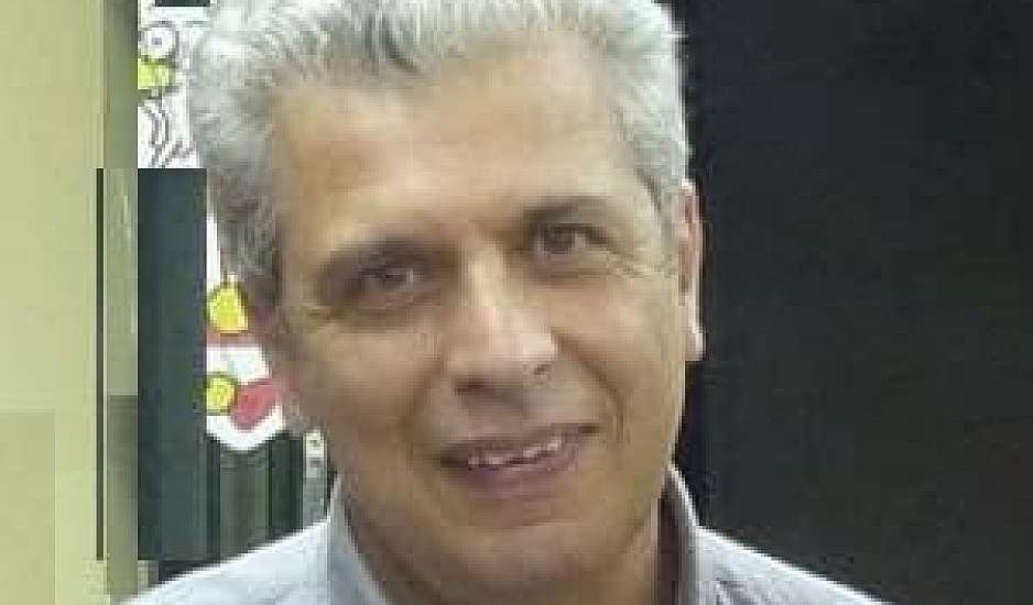 Οργή Πολάκη για σκίτσο του Χατζόπουλου που τον παρουσιάζει ως… σκυλάκι του Κασσελάκη