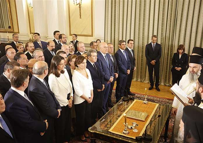 Τα παραλειπόμενα της ορκωμοσίας - Η απουσία Αγαπηδάκη, η βιασύνη Χρυσοχοΐδη και το μοναδικό μέλος με πολιτικό όρκο