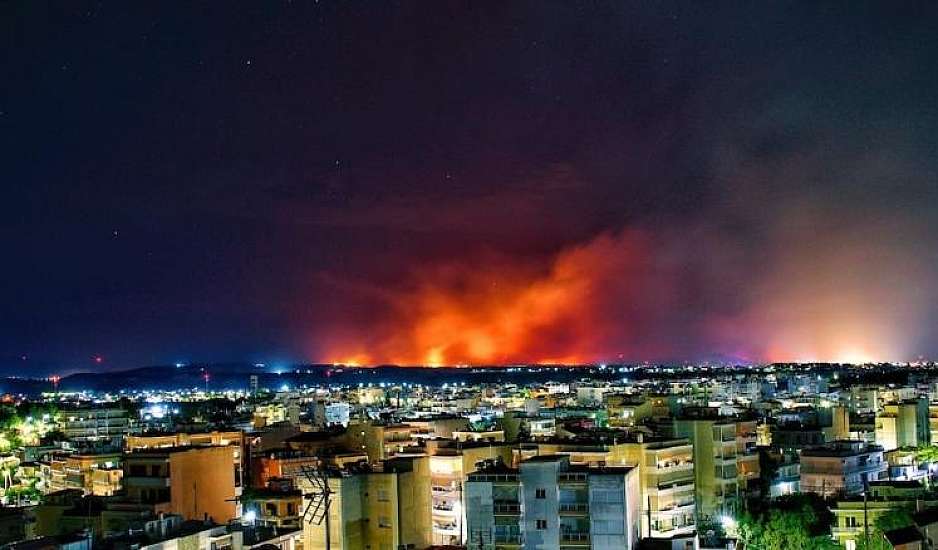 Ανεξέλεγκτη η φωτιά στην Αλεξανδρούπολη: Κάηκαν σπίτια σε Πεύκα και Αετοχώρι