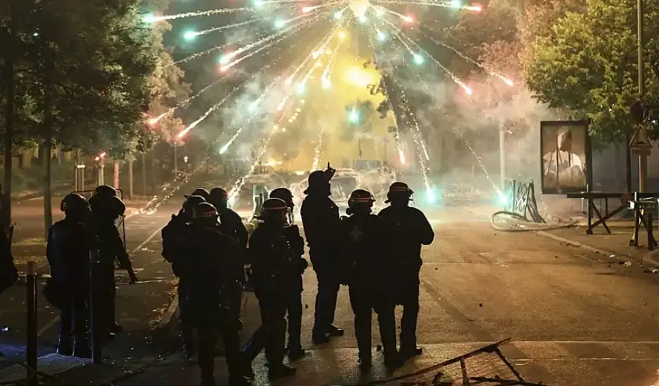 Χάος στη Γαλλία: Λεηλάτησαν κατάστημα όπλων στη Μασσαλία. Διακόπηκαν οι διασυνοριακές συνδέσεις από τη Γενεύη