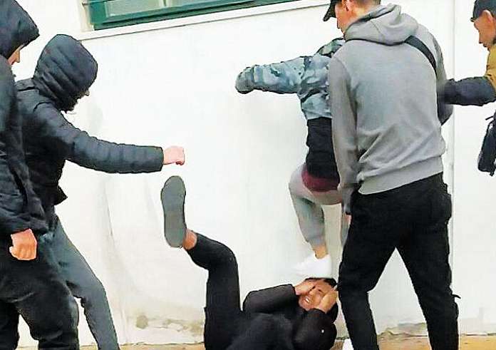 Ωραιόκαστρο: Επίθεση από ανήλικους σε 15χρονο με καδρόνι - Βίντεο ντοκουμέντο