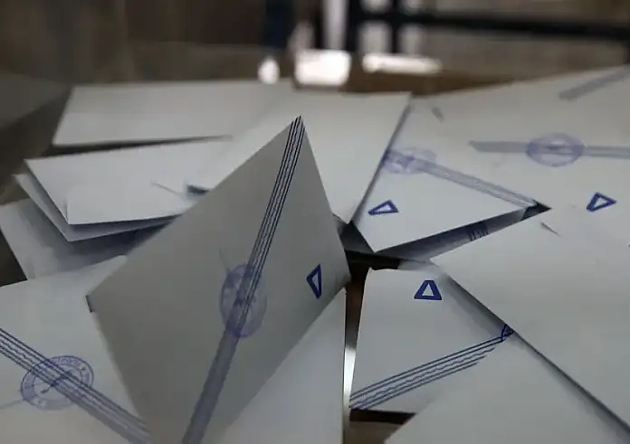 Πόσους δήμους πήρε τελικά η Νέα Δημοκρατία και πόσους τα υπόλοιπα κόμματα – Τα «χρώματα» των περιφερειών