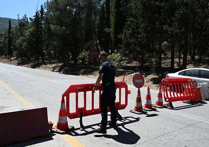 Φωτιές: Διακόπηκε η κυκλοφορία οχημάτων στην Παλαιά Εθνική Πατρών – Κορίνθου
