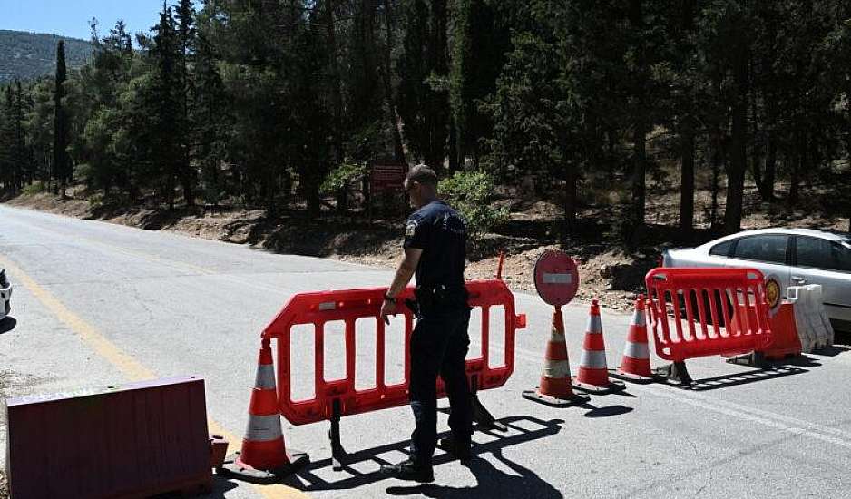 Φωτιές: Διακόπηκε η κυκλοφορία οχημάτων στην Παλαιά Εθνική Πατρών – Κορίνθου