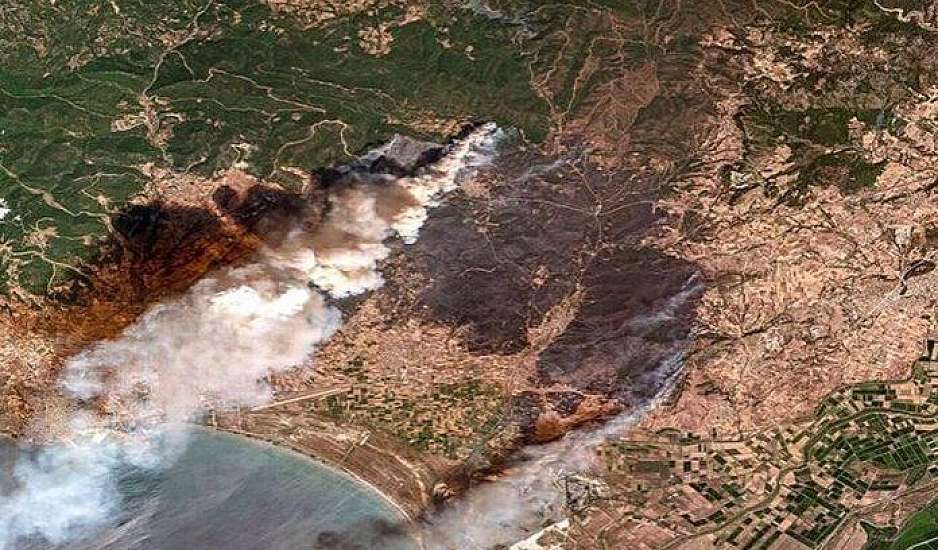 Φωτιά στον Έβρο: Συγκλονιστικές φωτογραφίες από δορυφόρο αποτυπώνουν το μέγεθος της καταστροφής