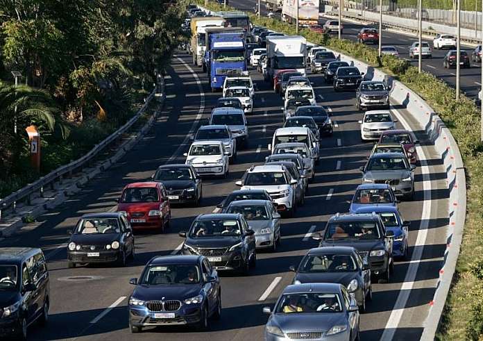 Δύο τροχαία στον Κηφισό. Συγκρούστηκαν συνολικά 8 οχήματα. Απίστευτες ουρές