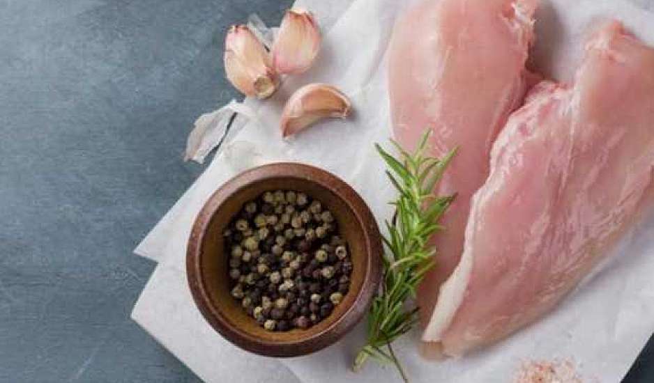 Οι λόγοι που δεν πρέπει να αγοράζετε στήθος κοτόπουλου – Οι συμβουλές ενός κρεοπώλη στο TikTok