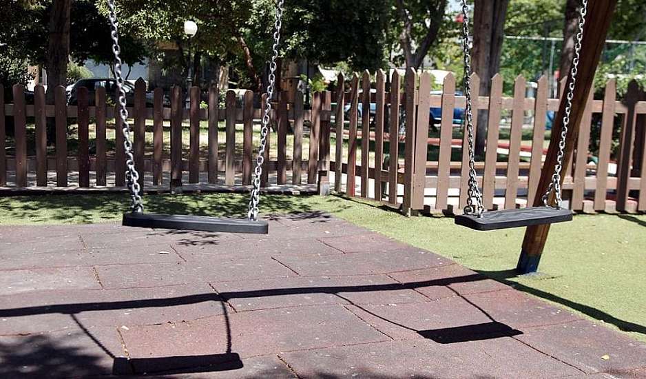 Ένα στα τέσσερα παιδιά στην ΕΕ κινδυνεύει από τη φτώχεια – Σε ποια θέση βρίσκεται η Ελλάδα