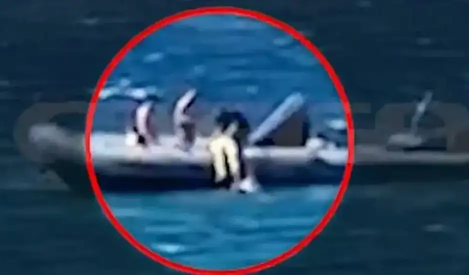 Λαγονήσι: Η στιγμή που ανασύρουν τον 48χρονο που βούτηξε για να σώσει το παιδί του - Συγκλονιστικό βίντεο