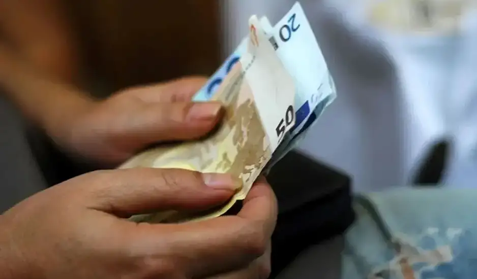 Δημόσιο: Αύξηση 30 ευρώ για όλους. Οριζόντια αύξηση 30 ευρώ για όλους