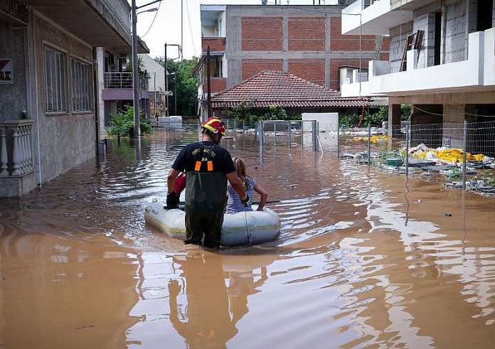 Επιστήμονες εκπέμπουν SOS για το μολυσμένο νερό από τις πλημμύρες – Οι ασθένειες που μπορεί να προκληθούν