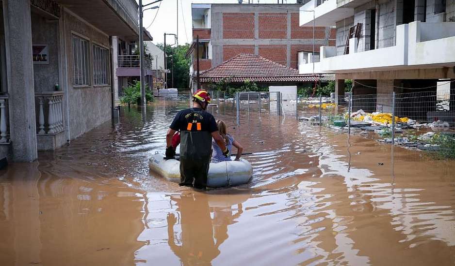 Επιστήμονες εκπέμπουν SOS για το μολυσμένο νερό από τις πλημμύρες – Οι ασθένειες που μπορεί να προκληθούν