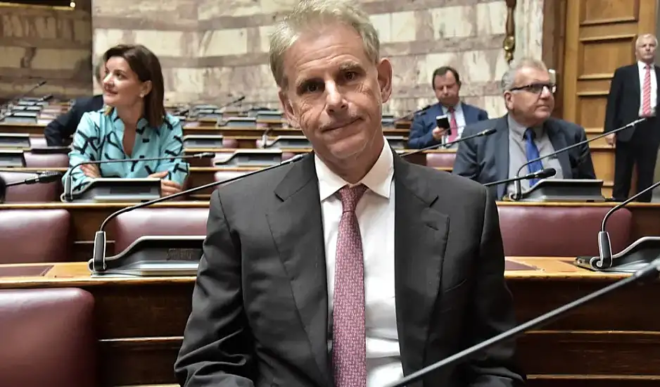 Παραδίδει τη βουλευτική του έδρα ο Πνευματικός – Στη θέση του η Κωνσταντίνα Καραμπατσόλη