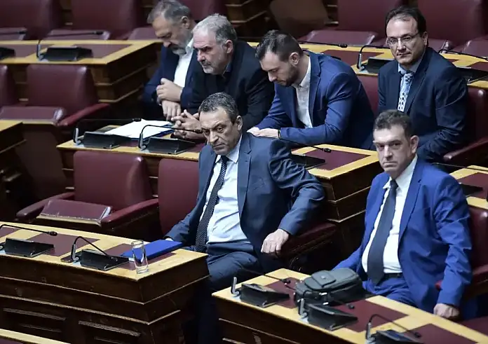 Ο Κασιδιάρης κλυδωνίζει τους Σπαρτιάτες
