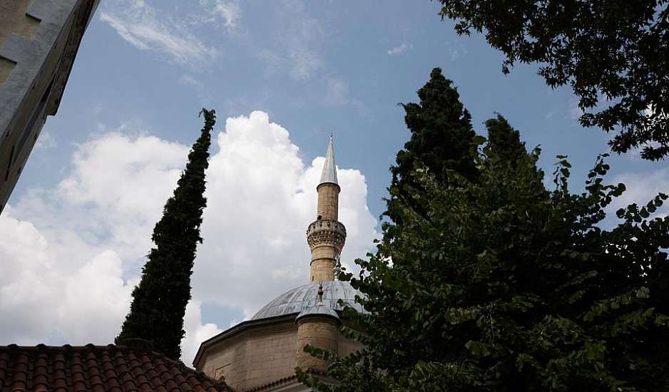 Αμείωτη κόντρα ΝΔ - ΣΥΡΙΖΑ για τη μουσουλμανική μειονότητα. Στη Ροδόπη και ο Μητσοτάκης