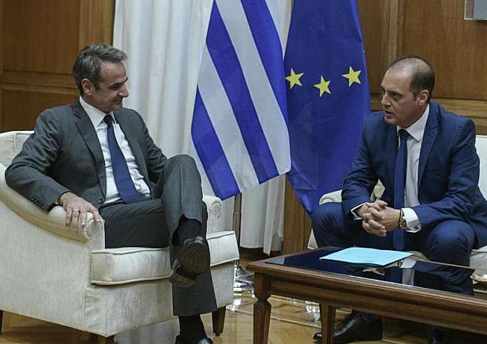 Στρατολόγησε τον Βελόπουλο ο Μητσοτάκης - Έβαψαν γαλάζια την ΑΔΑΕ και το ΕΣΡ