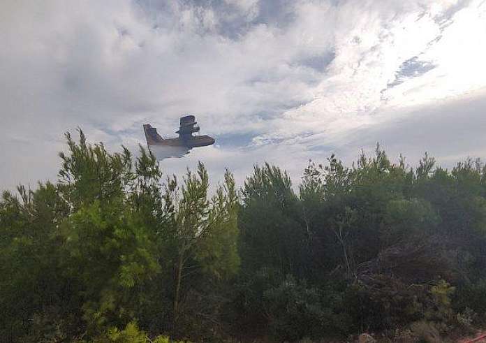 Ζάκυνθος: Σε εξέλιξη μεγάλη φωτιά – Σηκώθηκαν αεροπλάνα και ελικόπτερα