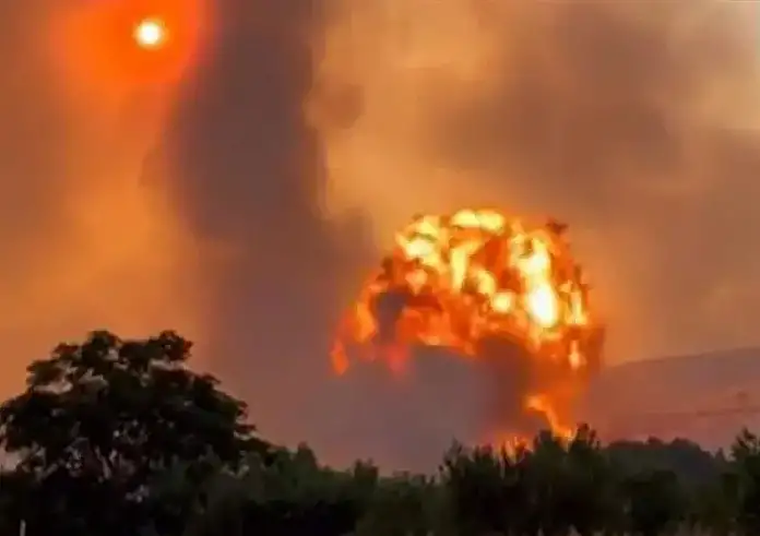 Φωτιά σε αποθήκη πυρομαχικών στη Νέα Αγχίαλο: Φόβοι για νέες εκρήξεις - Εκκένωση της περιοχής σε ακτίνα 3 χλμ