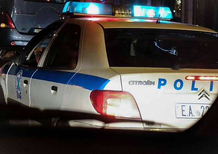 Ανήλικοι άρπαζαν βίαια αλυσίδες λαιμού από περαστικούς σε ΗΣΑΠ και τραμ – Συνελήφθη 16χρονος