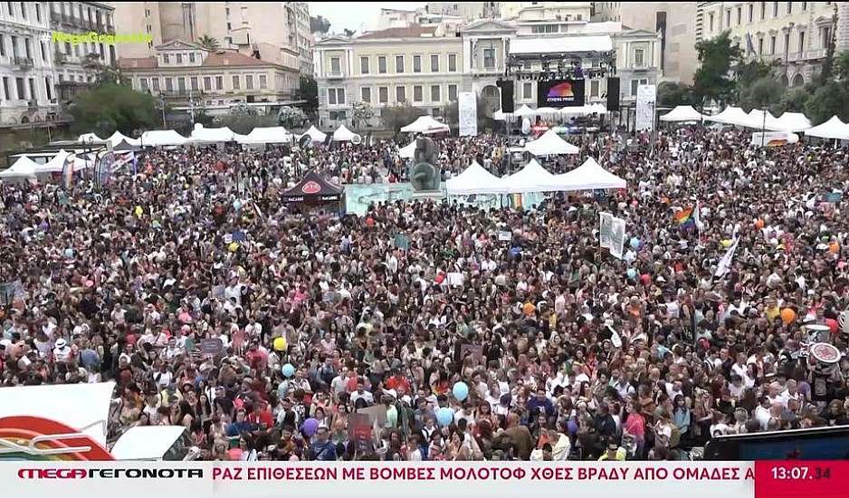 Athens Pride: Πορεία υπερηφάνειας με χρώματα και μουσική στο κέντρο της Αθήνας