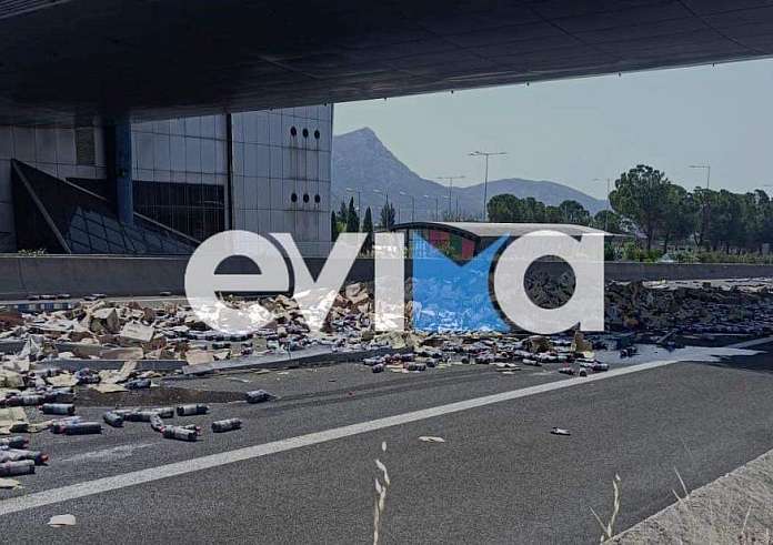 Αθηνών-Λαμίας: Σύγκρουση 2 νταλίκων – Γέμισε ο δρόμος χλωρίνη