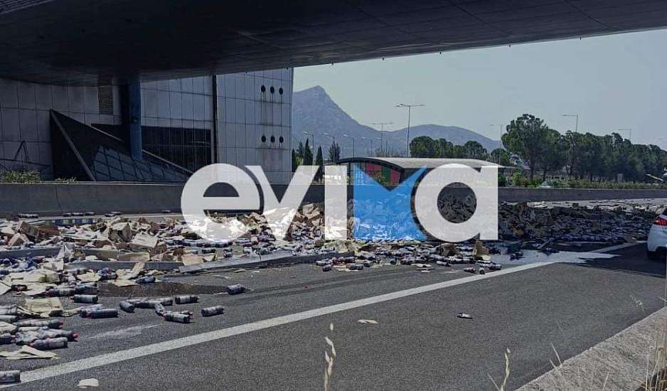 Αθηνών-Λαμίας: Σύγκρουση 2 νταλίκων – Γέμισε ο δρόμος χλωρίνη