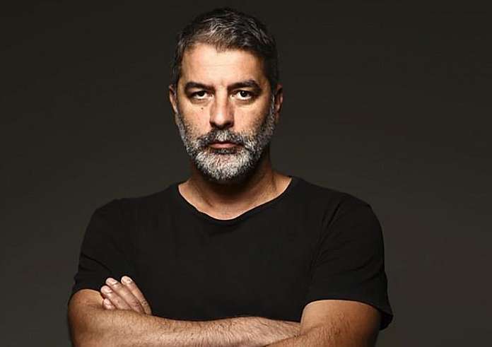 Στην Τροχαία ο Βασίλης Μπισμπίκης – Προκάλεσε φθορές σε 10 σταθμευμένα αυτοκίνητα