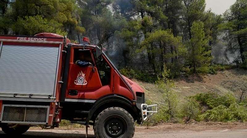Πυρκαγιά στον Ασπρόπυργο – Επιχειρούν 30 πυροσβέστες
