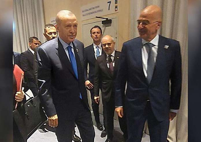 Σύντομη συνάντηση Δένδια – Ερντογάν στο Βίλνιους
