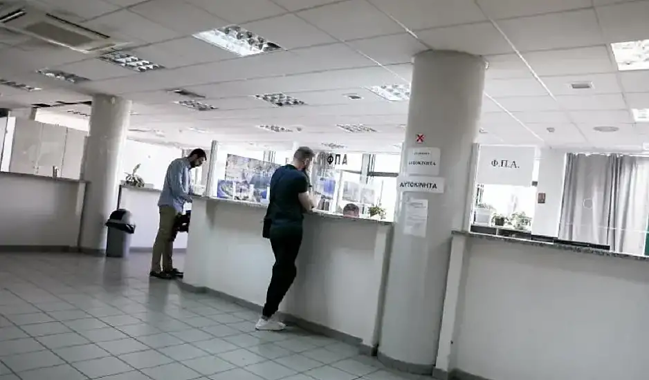 Στο ΣτΕ η τύχη του 13ου και 14ου μισθού στο Δημόσιο