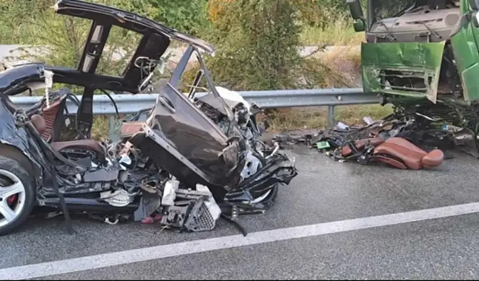 Φρικτό τροχαίο στην Έδεσσα: Εργάτες γης οι πέντε νεκροί - Άμορφη μάζα το αυτοκίνητο