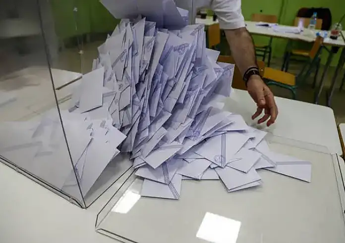 Αυτοδιοικητικές εκλογές: Πολλά τα ντέρμπι, Αθήνα και Πειραιάς ίσως δεν πάνε σε δεύτερες κάλπες