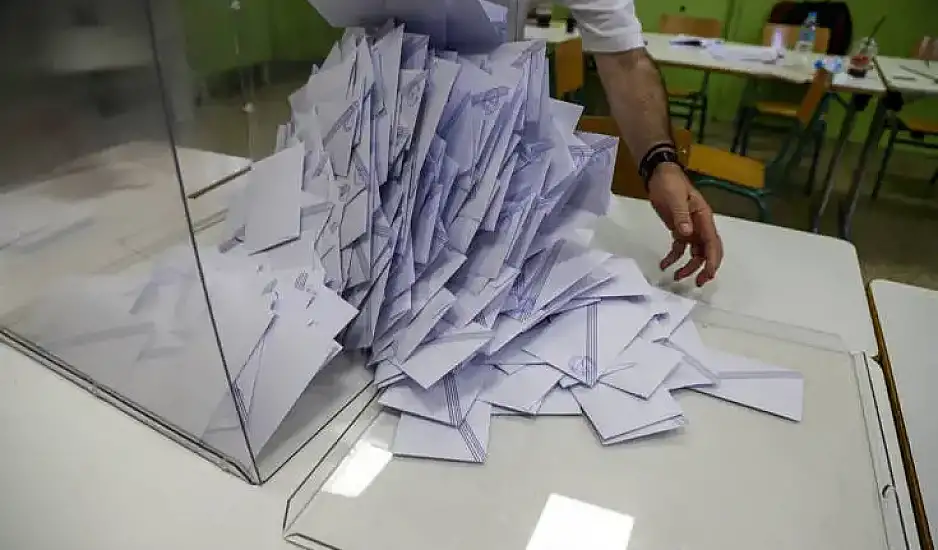 Αυτοδιοικητικές εκλογές: Πολλά τα ντέρμπι, Αθήνα και Πειραιάς ίσως δεν πάνε σε δεύτερες κάλπες