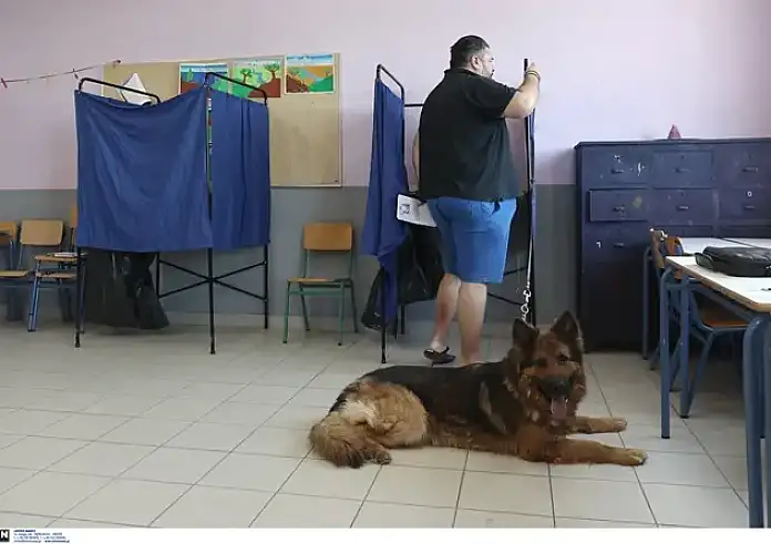 Εκλογές 2023: Τα ευτράπελα της κάλπης - Πήγαν να ψηφίσουν με άλογα, γαϊδούρια, σκύλους!
