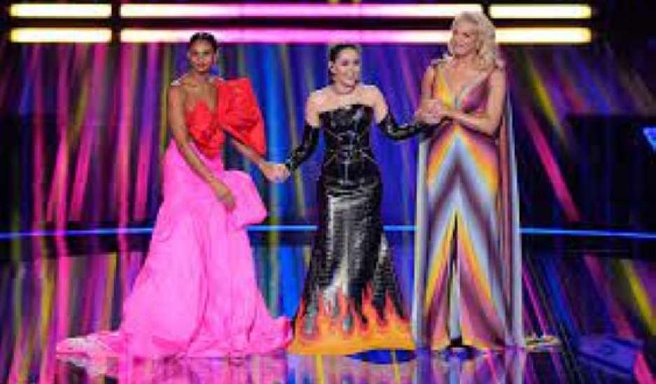 Eurovision 2023- Α’ Ημιτελικός: Με φόρεμα Σήλιας Κριθαριώτη η παρουσιάστρια Alesha Dixon