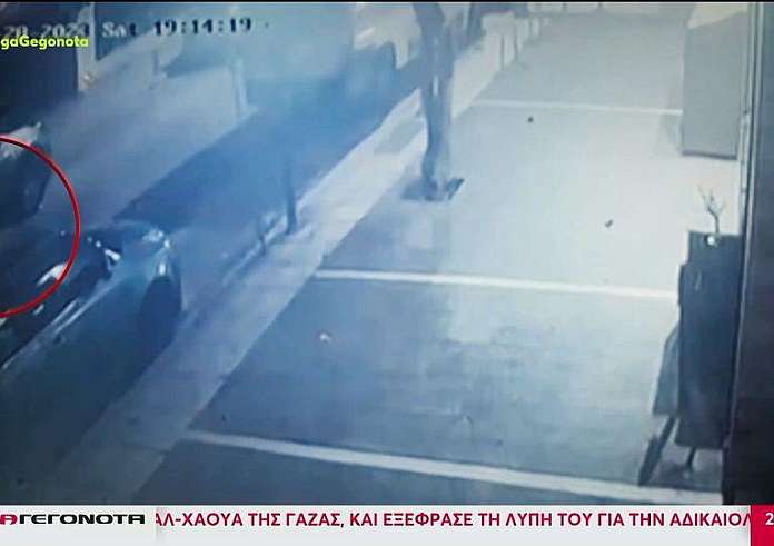 Εξάρχεια: Μολότοφ και πέτρες στην περιοχή μετά τον τραυματισμό της 16χρονης