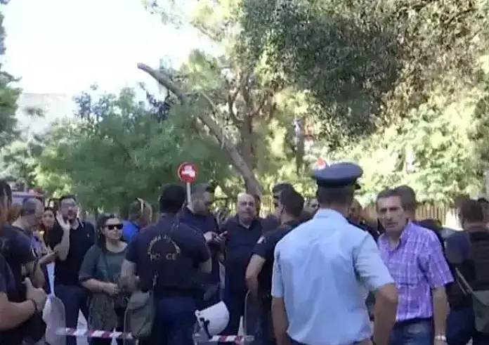 Άνω Πατήσια: Αδιανόητο να μας πετούν στον δρόμο με τέτοιο τρόπο – Ο «Γολγοθάς» της γυναίκας που της κάνουν έξωση