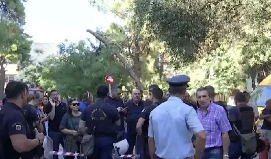 Άνω Πατήσια: Αδιανόητο να μας πετούν στον δρόμο με τέτοιο τρόπο – Ο «Γολγοθάς» της γυναίκας που της κάνουν έξωση