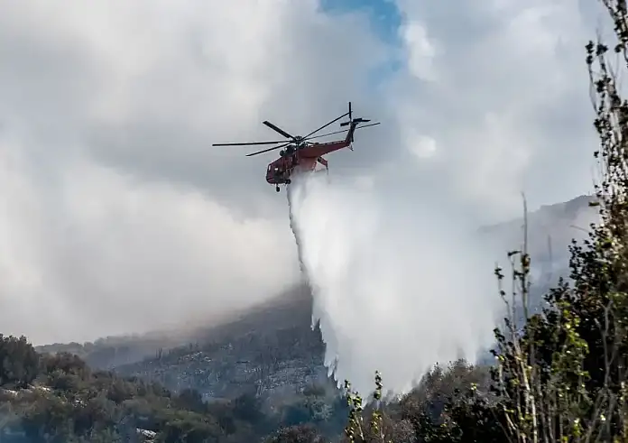 Συναγερμός στη Ρόδο: Φωτιά μεταξύ Σορωνής και Φανών