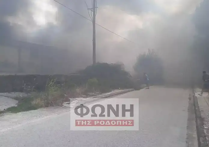 Κομοτηνή: Καίγεται εγκαταλελειμμένο εργοστάσιο, μήνυμα από το 112