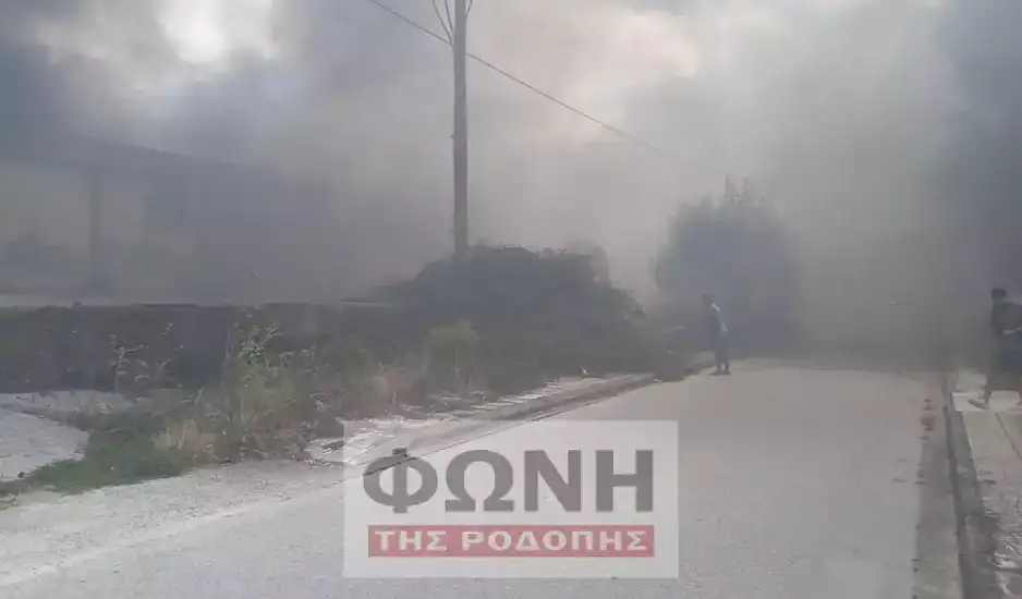 Κομοτηνή: Καίγεται εγκαταλελειμμένο εργοστάσιο, μήνυμα από το 112