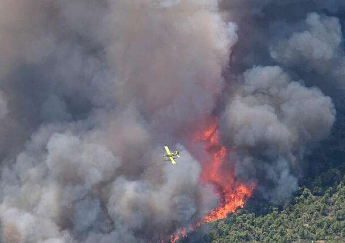 Φωτιά στην Πάρνηθα: Συγκλονιστικά πλάνα από το συντονιστικό ελικόπτερο της Πυροσβεστικής