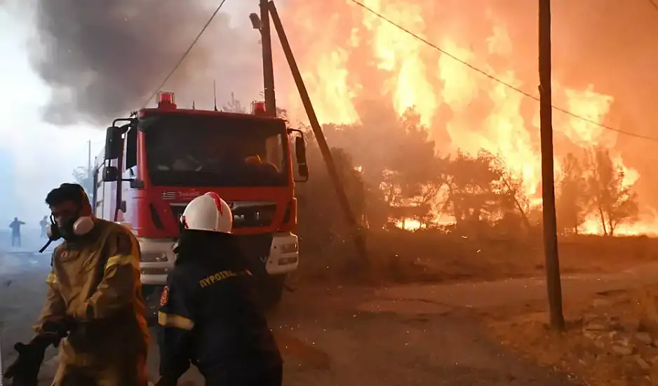 Σε πύρινο κλοιό η χώρα: Τραγωδία με νεκρούς μετανάστες στoν Έβρο - Μάχη με τις φλόγες σε Ασπρόπυργο, Ροδόπη, Καβάλα