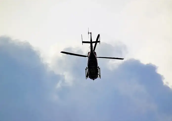 Ελικόπτερο του Λιμενικού σήκωσε στον αέρα παραλία στον Πλαταμώνα και τραυμάτισε τουρίστρια