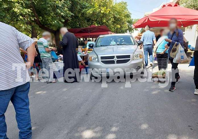 Βόλος: Ιερέας μπούκαρε με το αυτοκίνητο του σε λαϊκή αγορά και παρέσυρε πεζή