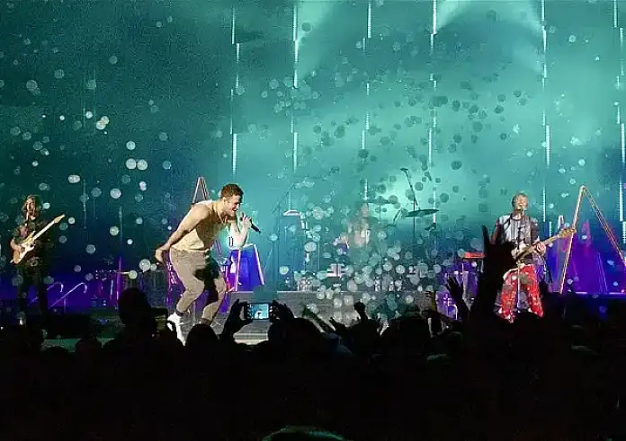 Imagine Dragons: Διεξάγεται κανονικά η συναυλία παρά την κακοκαιρία - Αντιδρούν οι θεατές