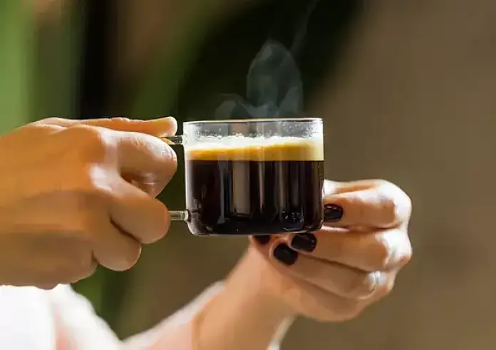 Καφεϊνούχα και ενεργειακά ποτά: Οι επιδράσεις τους στη ζωή των μικρών παιδιών