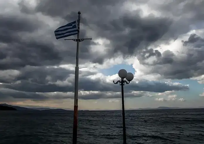 Καιρός αύριο: Πτώση της θερμοκρασίας και τοπικές καταιγίδες