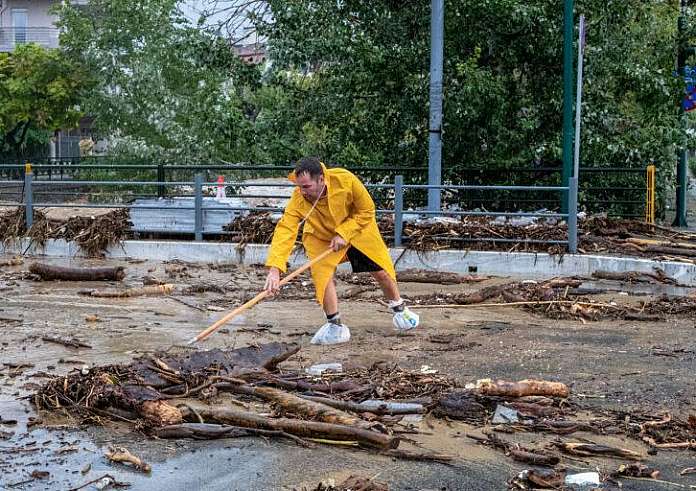 Καταστροφικό το πέρασμα της κακοκαιρίας σε Θεσσαλία και Μαγνησία - Χωρίς νερό και ρεύμα, υγειονομική βόμβα τα νεκρά ζώα